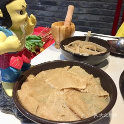 重慶美食探店 第9廠串串香火鍋觀音橋總店，精品水牛毛肚究竟如何？